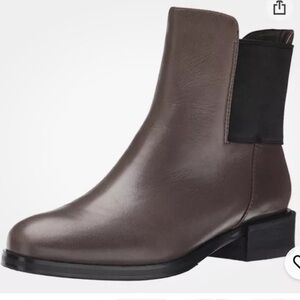 NEW CLARKS Narrative Black Taupe Leather Chelsea Heel ankle boot women size 8.5